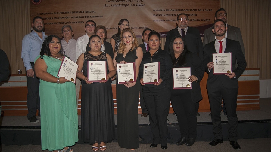 Ceremonia de entrega de Certificados, Pasantía y Cartas de Candidatura al Grado Generacion &quot;Dr. Guadalupe Cú Balán&quot;
